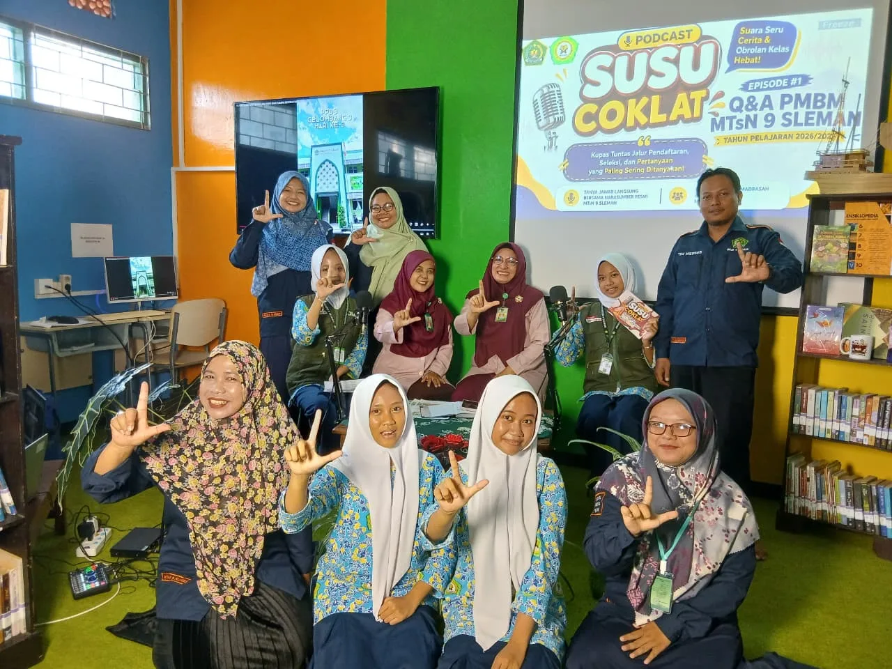 Foto Bersama Jadi Penutup Hangat Podcast SUSU COKLAT MTsN 9 Sleman