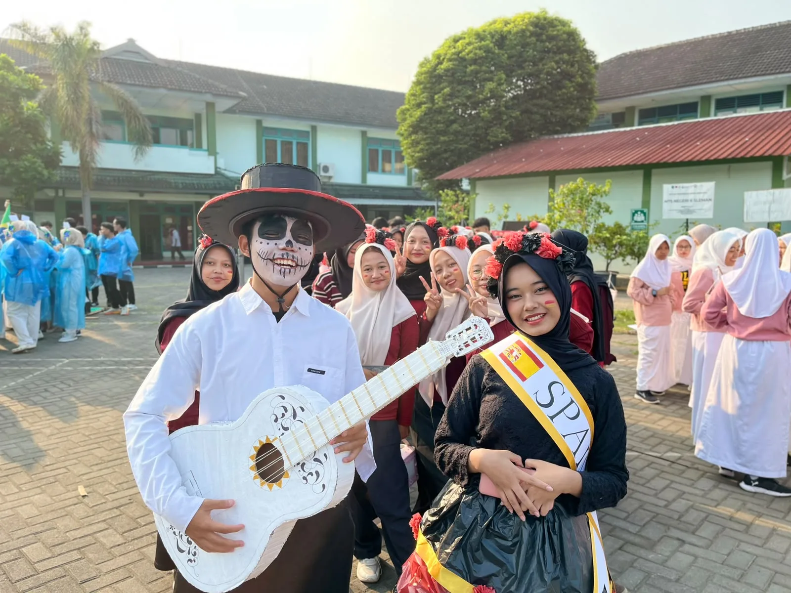 Gong Ditabuh! Intip Maskot-Maskot Unik Negara Dunia di FOSEMA #5 MAN 3 Sleman