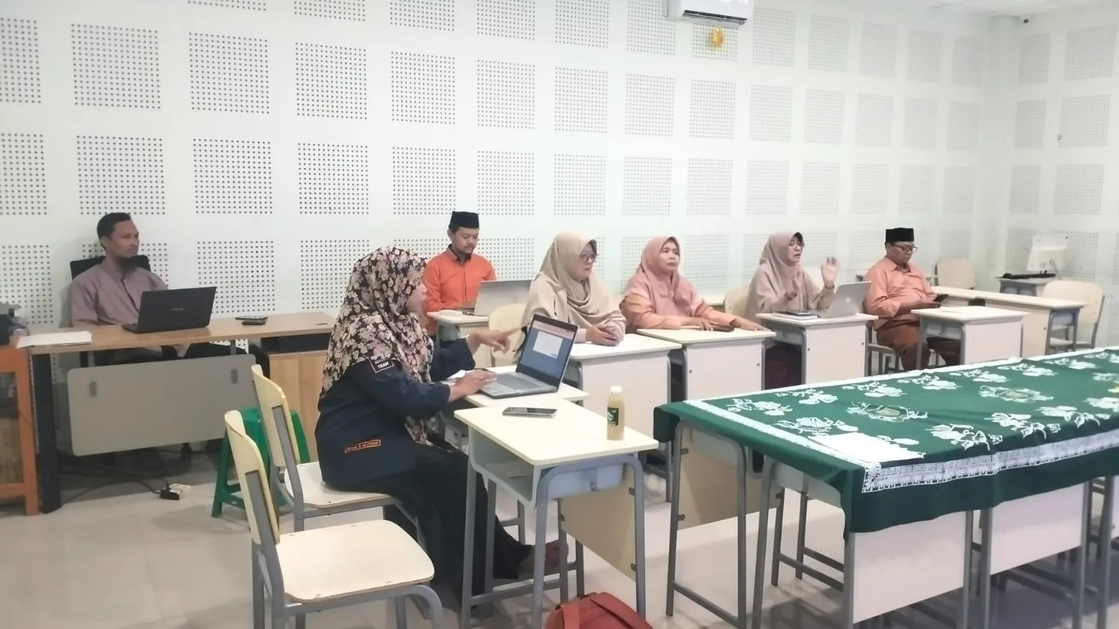 Sinergi Tim Kokurikuler Kelas 7 MTsN 9 Sleman dalam Koordinasi Penilaian Rapor