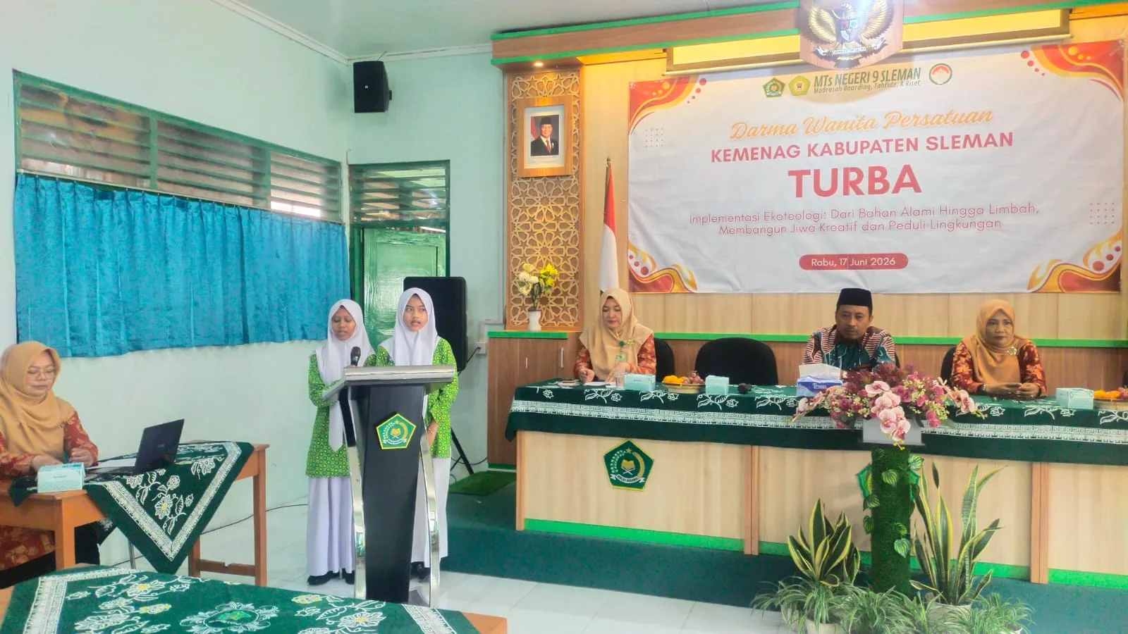 Lantunkan Hafalan QS Al-Muzzammil, Dua Siswi MTsN 9 Sleman Raih Apresiasi Penasehat DWP Kemenag Sleman