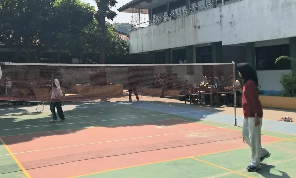 Lomba Badminton Putri Meriahkan Classmeeting MTsN 3 Sleman