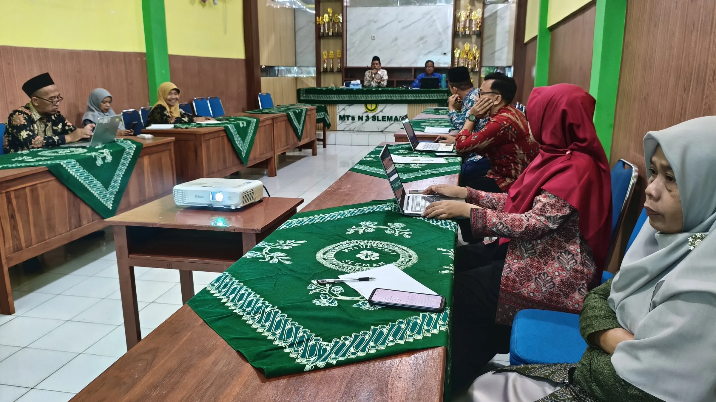 Pastikan Murid Tidak Terkena Norma Kenaikan, Wali Kelas dan Kesiswaan Gelar Koordinasi Pra Kenaikan