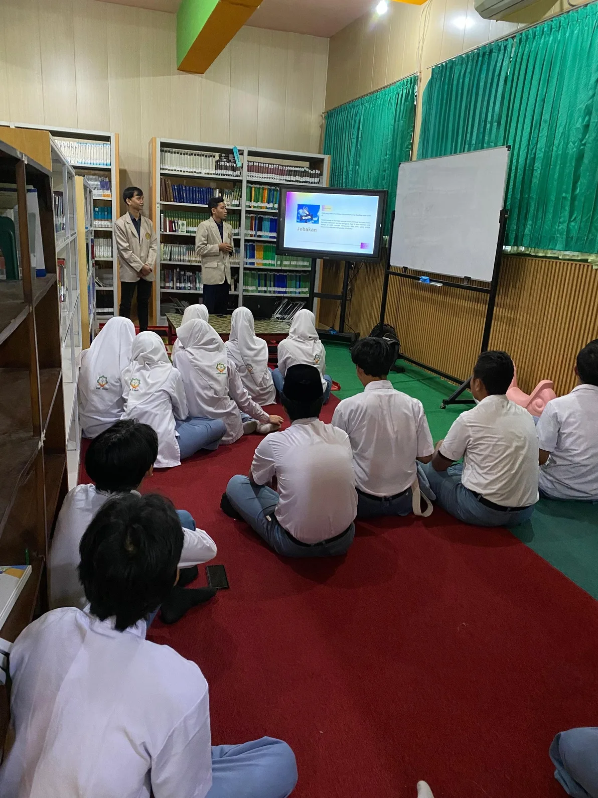 Seminar AI di MAN 2 Sleman: Mengenal Generative AI secara Bijak dalam Dunia Pendidikan