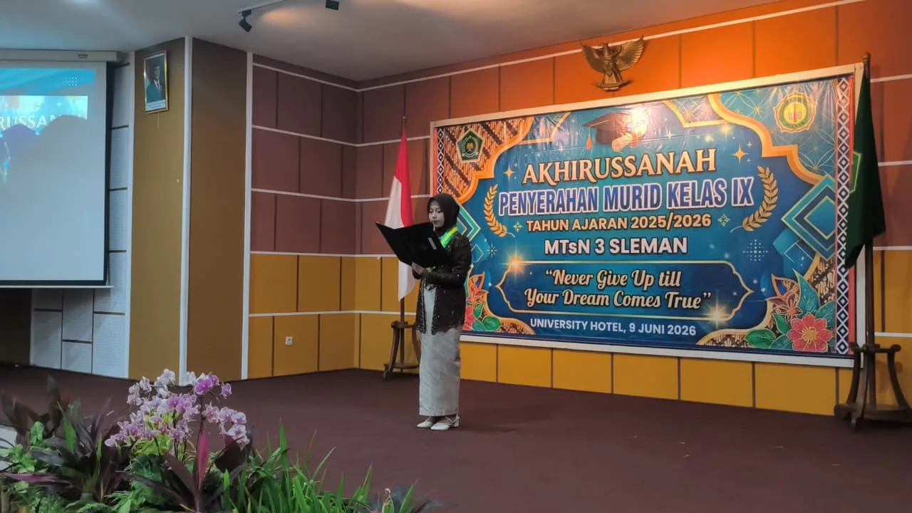 Gaungkan Ikrar Setia, Prosesi Janji Alumni Kelas IX MTsN 3 Sleman Berlangsung Sakral dan Penuh Haru