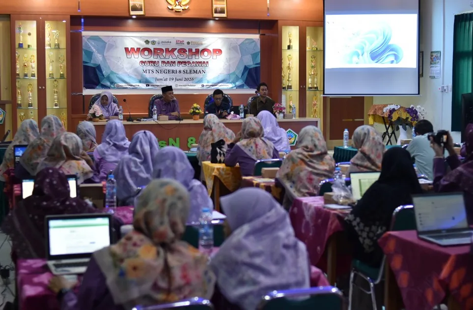 Guru dan Pegawai MTsN 8 Sleman Ikuti Workshop Peningkatan Kompetensi Digital