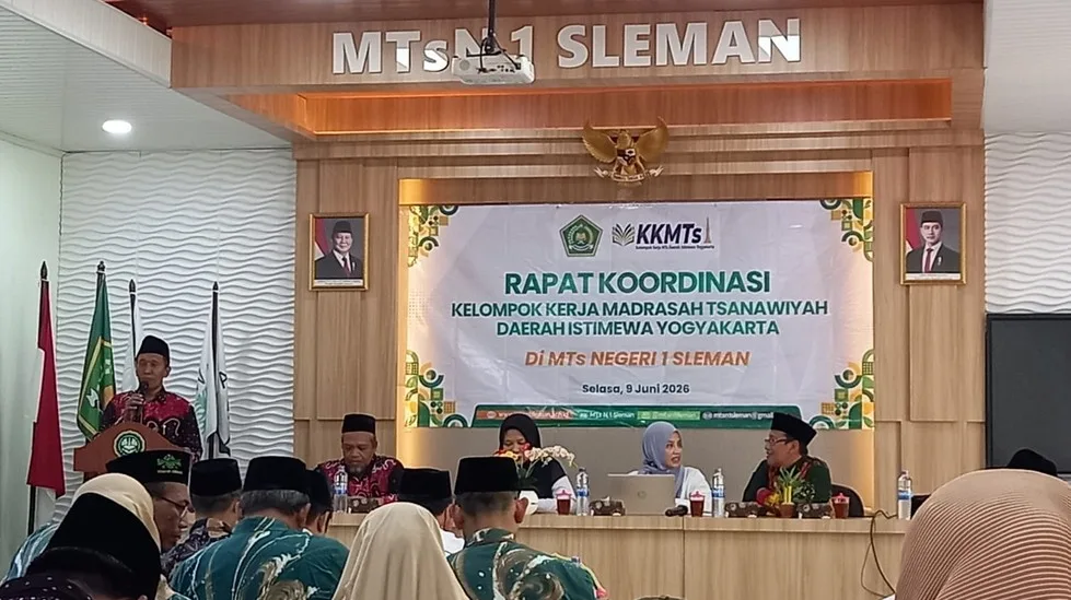 Kamad MTsN 9 Sleman Simak Arahan Ka Tim Kanwil Kemenag DIY dalam Kegiatan K2MTs DIY