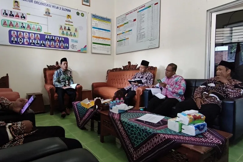 Matangkan Berbagai Agenda Akhir Tahun, MTsN 3 Sleman Gelar Rapat Struktural