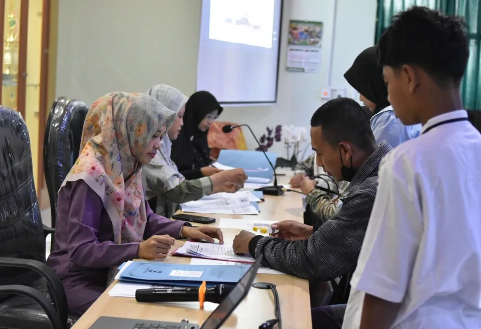 Panitia PMBM MTsN 8 Sleman Berikan Layanan Optimal pada Pelaksanaan Lapor Diri Murid Baru