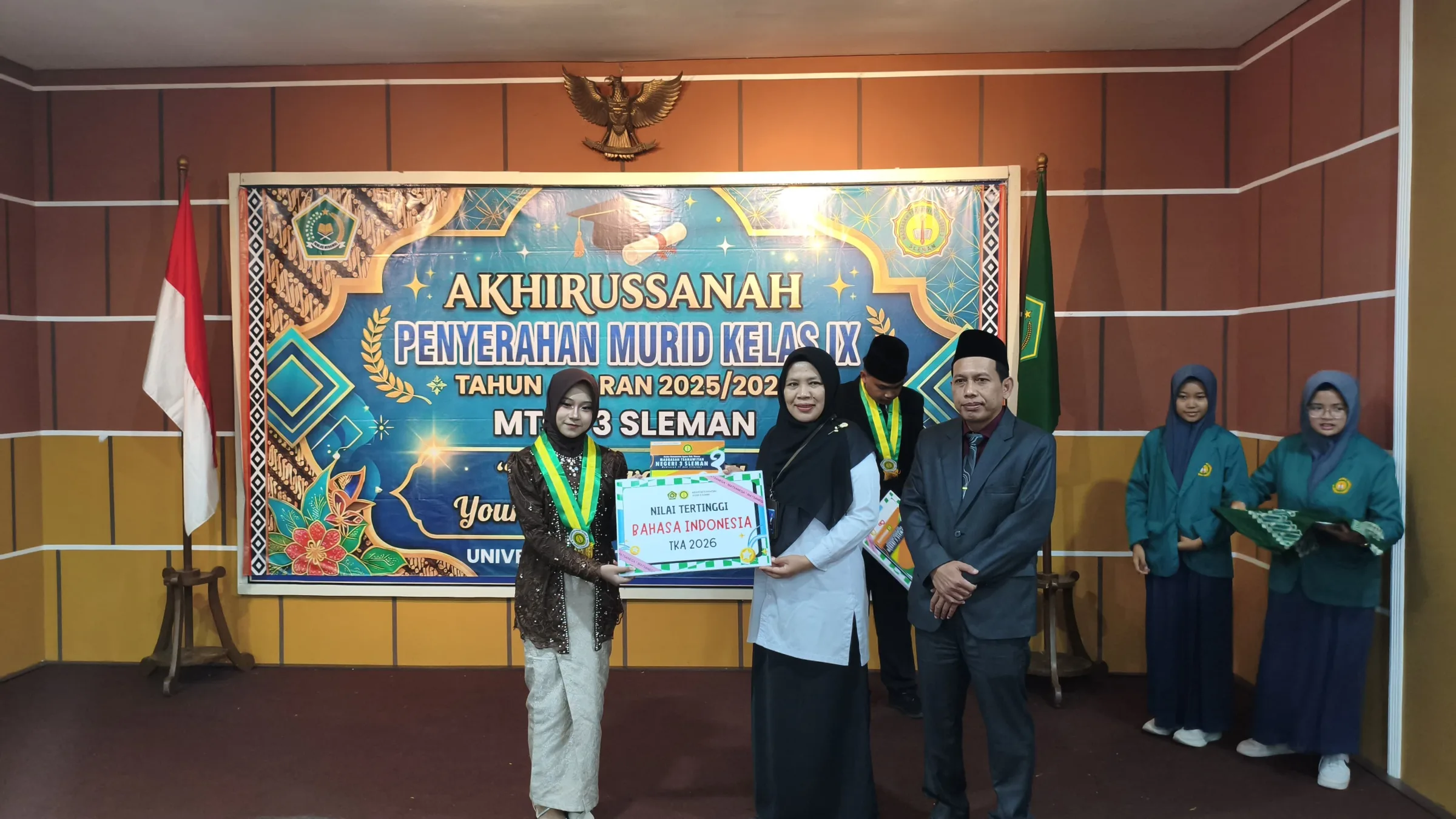 Raih Nilai Sempurna Bahasa Indonesia, Siswi MTsN 3 Sleman Chafiekah Cyntya Shofiana Sabet Penghargaan di Acara Purna Siswa