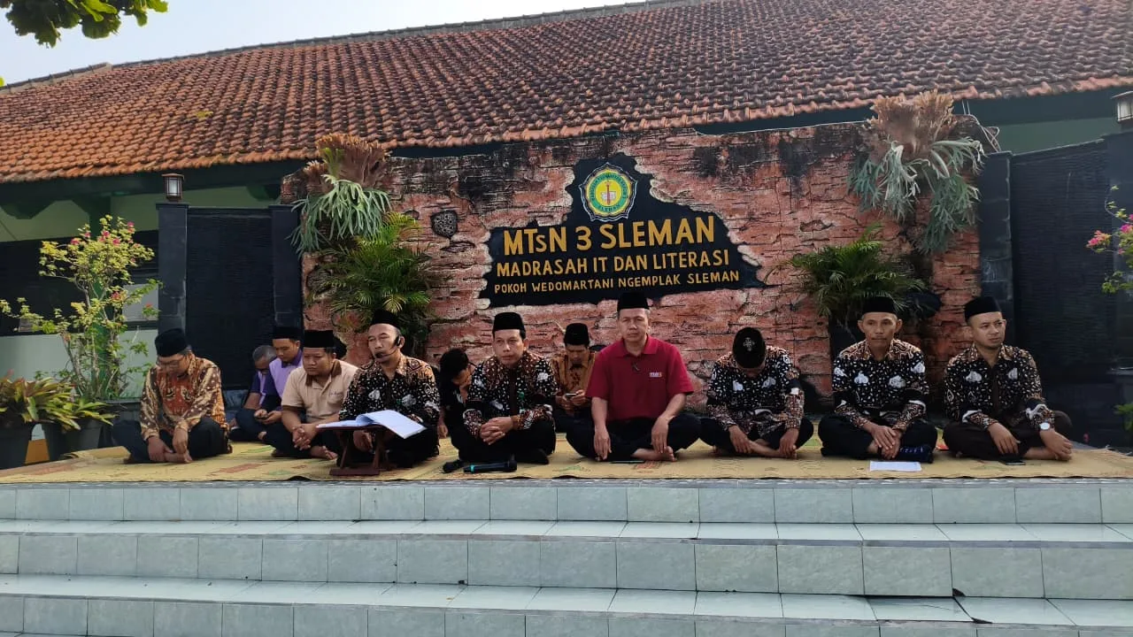 Sambut Tahun Baru Islam 1 Muharram 1448 H, MTsN 3 Sleman Gelar Mujahadah dan Doa Bersama dengan Khidmat