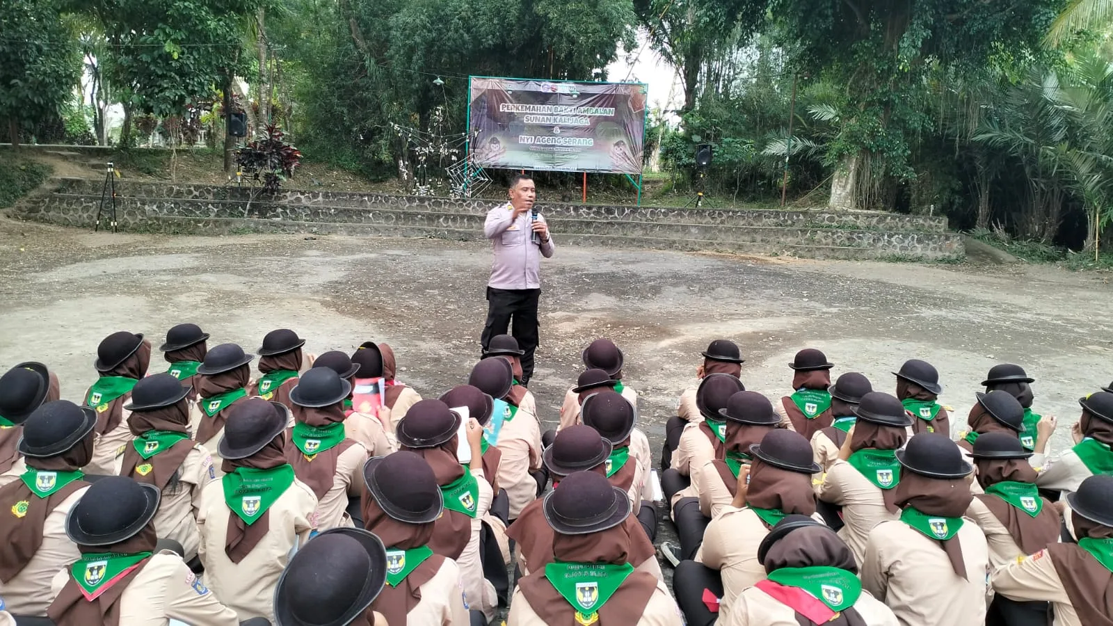 Tanamkan Karakter Disiplin, Polsek Pakem Beri Pembinaan Peserta Kemah MAN 4 Sleman