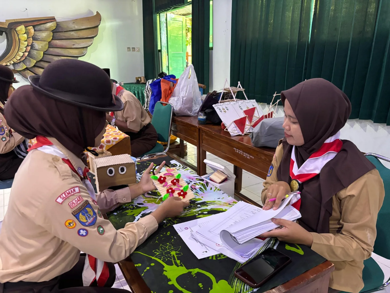 Penggalang MTsN 8 Sleman Tunjukkan Hasta Karya Ramah Lingkungan
