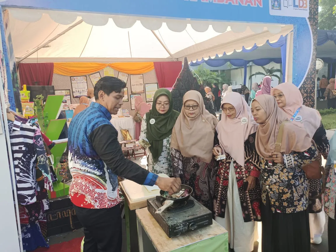 Batik MTsN 8 Sleman Ramaikan Konferensi Pendidikan Indonesia Kabupaten Sleman