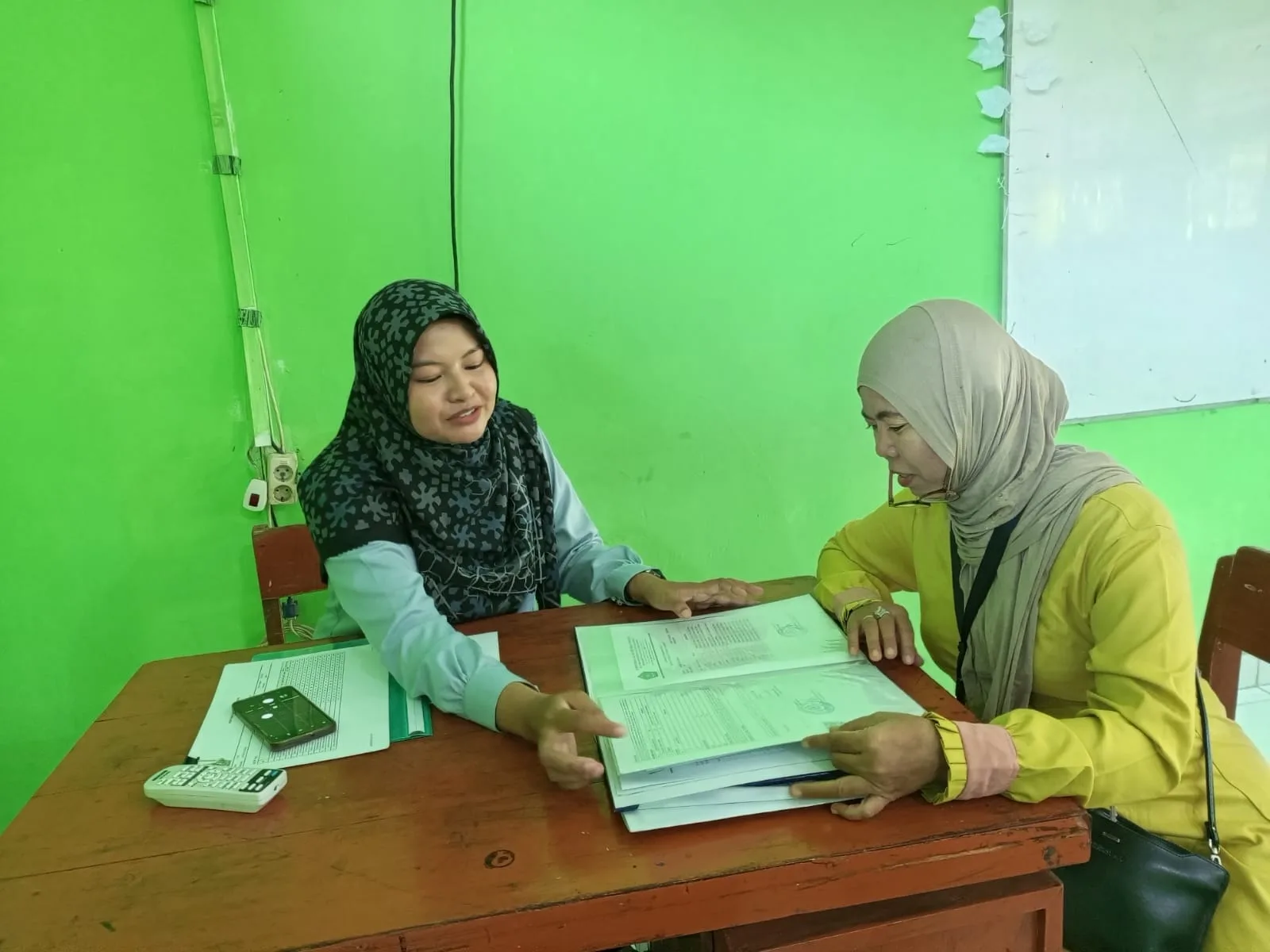 Pengambilan Rapor, Ajang Komunikasi Madrasah dengan Orang Tua Peserta Didik