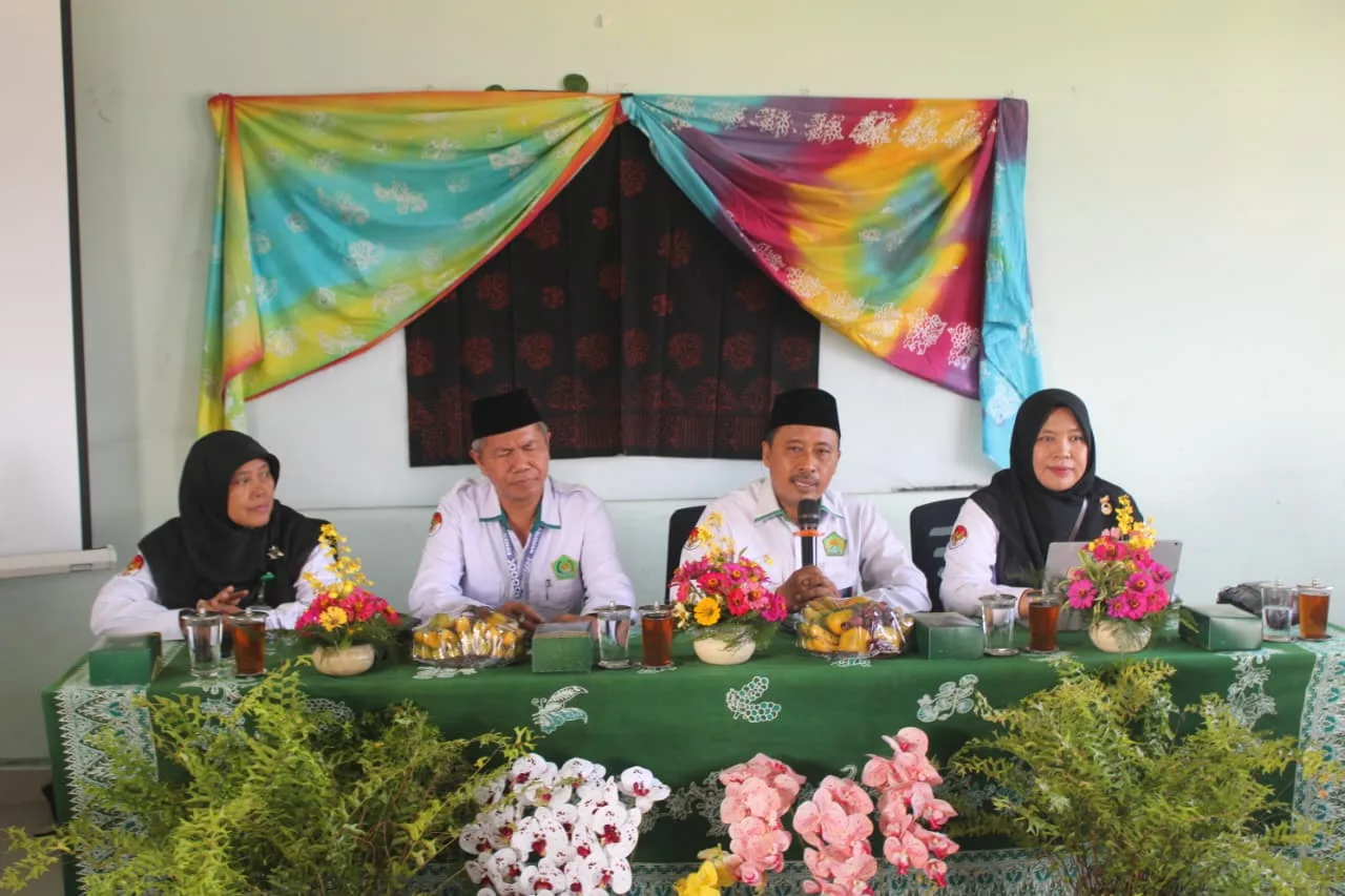 Tingkatkan Kinerja, ASN MTsN 10 Sleman Ikuti Pembinaan Kepala Kankemenag