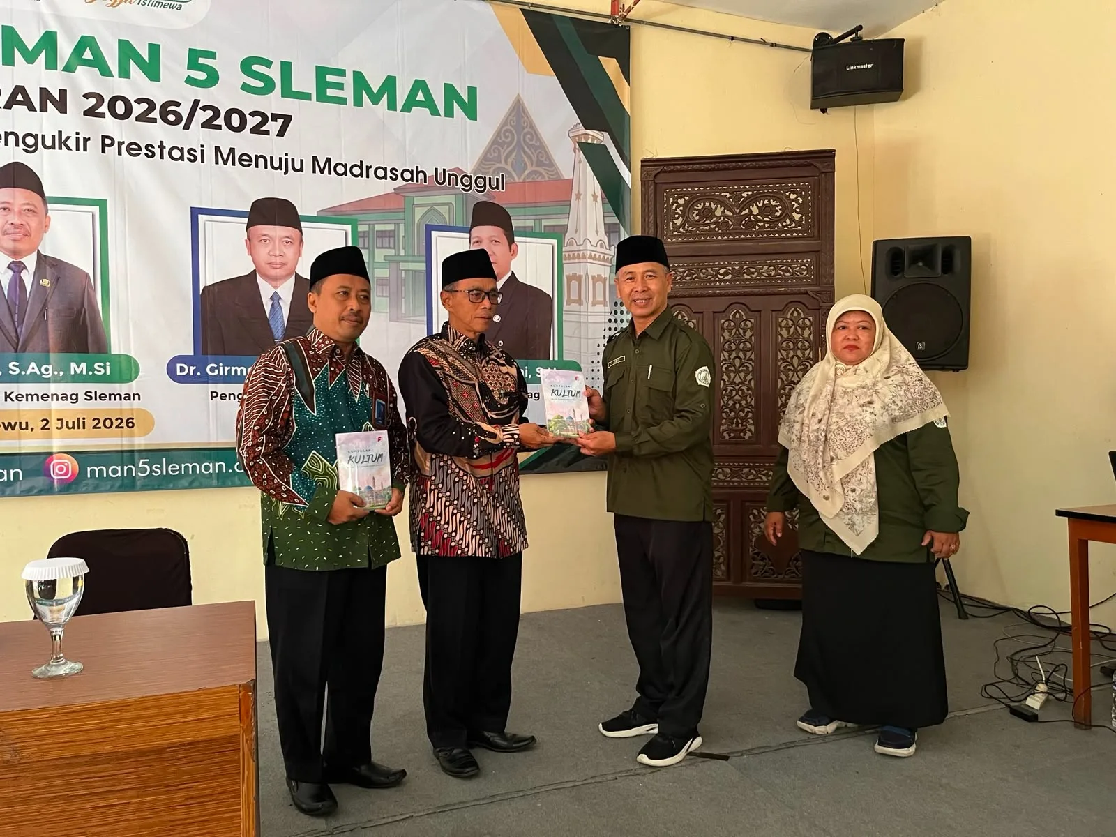 MAN 5 Sleman Launching Buku Karya Siswa Ber-ISBN di Sela Rapat Kerja