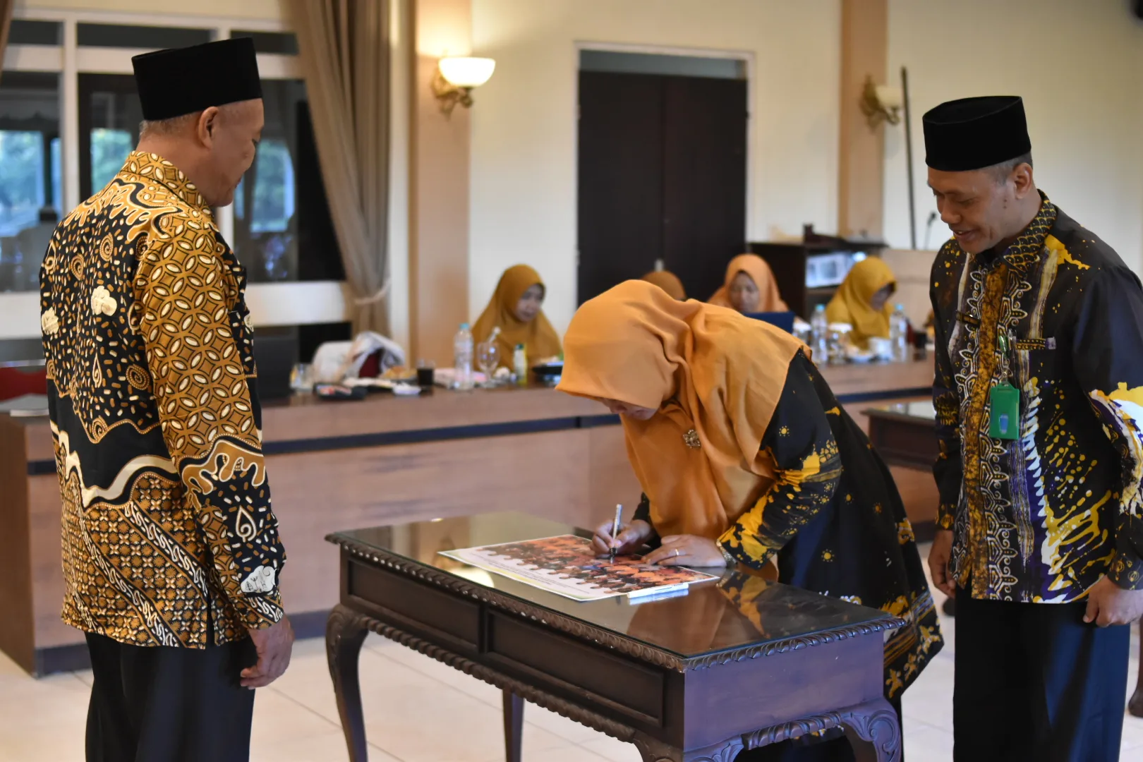 Guru dan Pegawai MTsN 8 Sleman Teken Pakta Integritas Pembangunan Zona Integritas