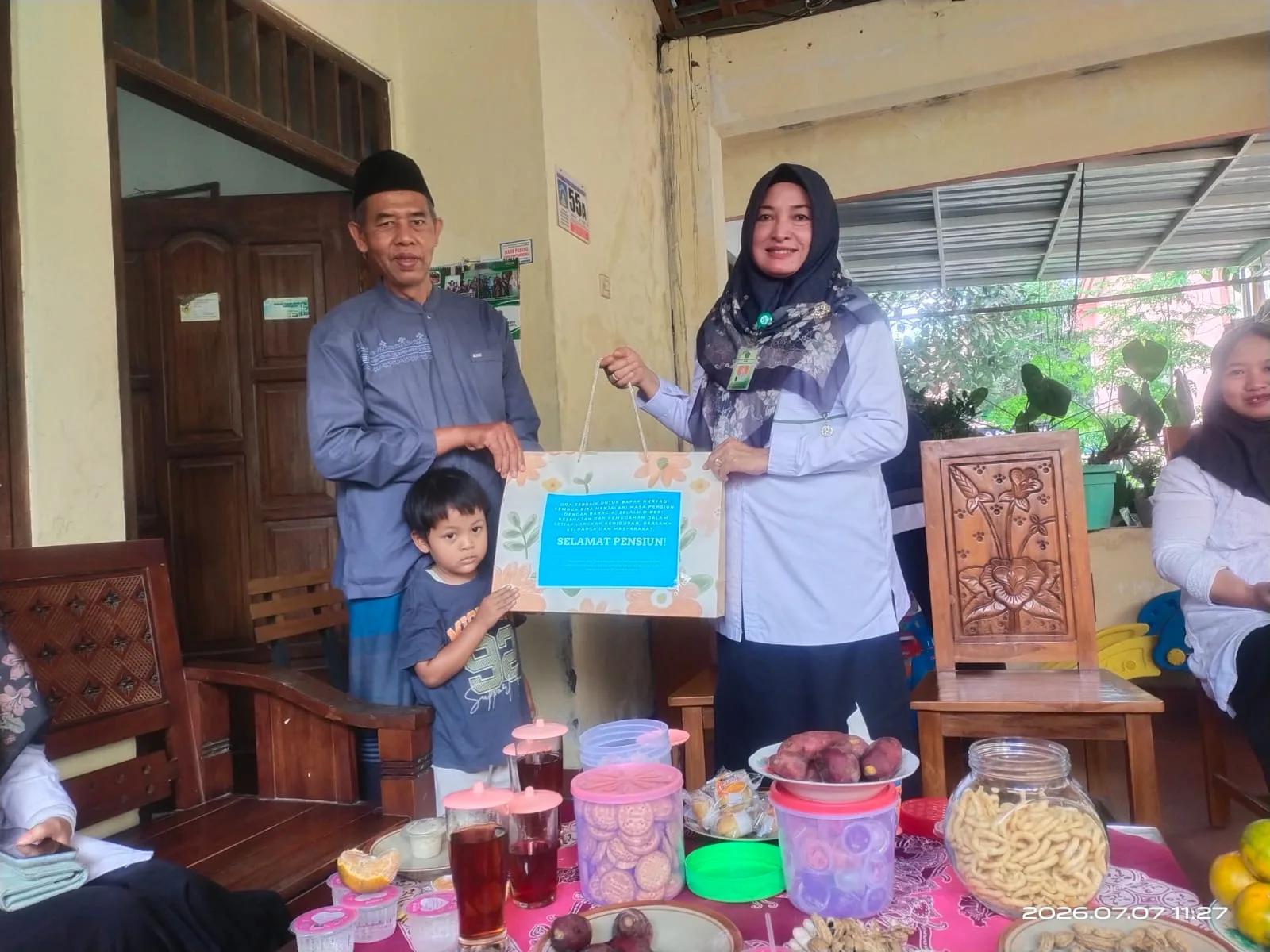 Jalin Kekeluargaan, MTsN 9 Sleman Adakan Kunjungan Silaturahmi ASN Purnatugas