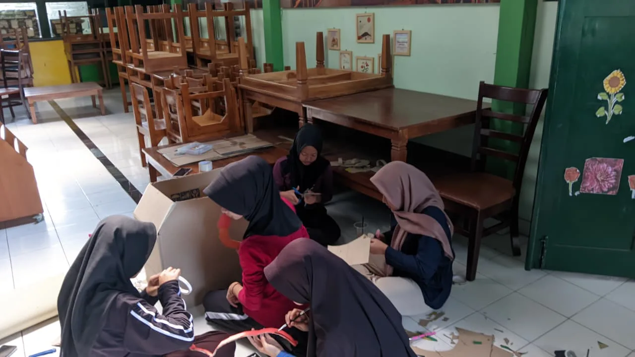 Matangkan Persiapan Demo Organisasi Matamuda, Anggota PMR MTsN 3 Sleman Gelar Latihan Intensif