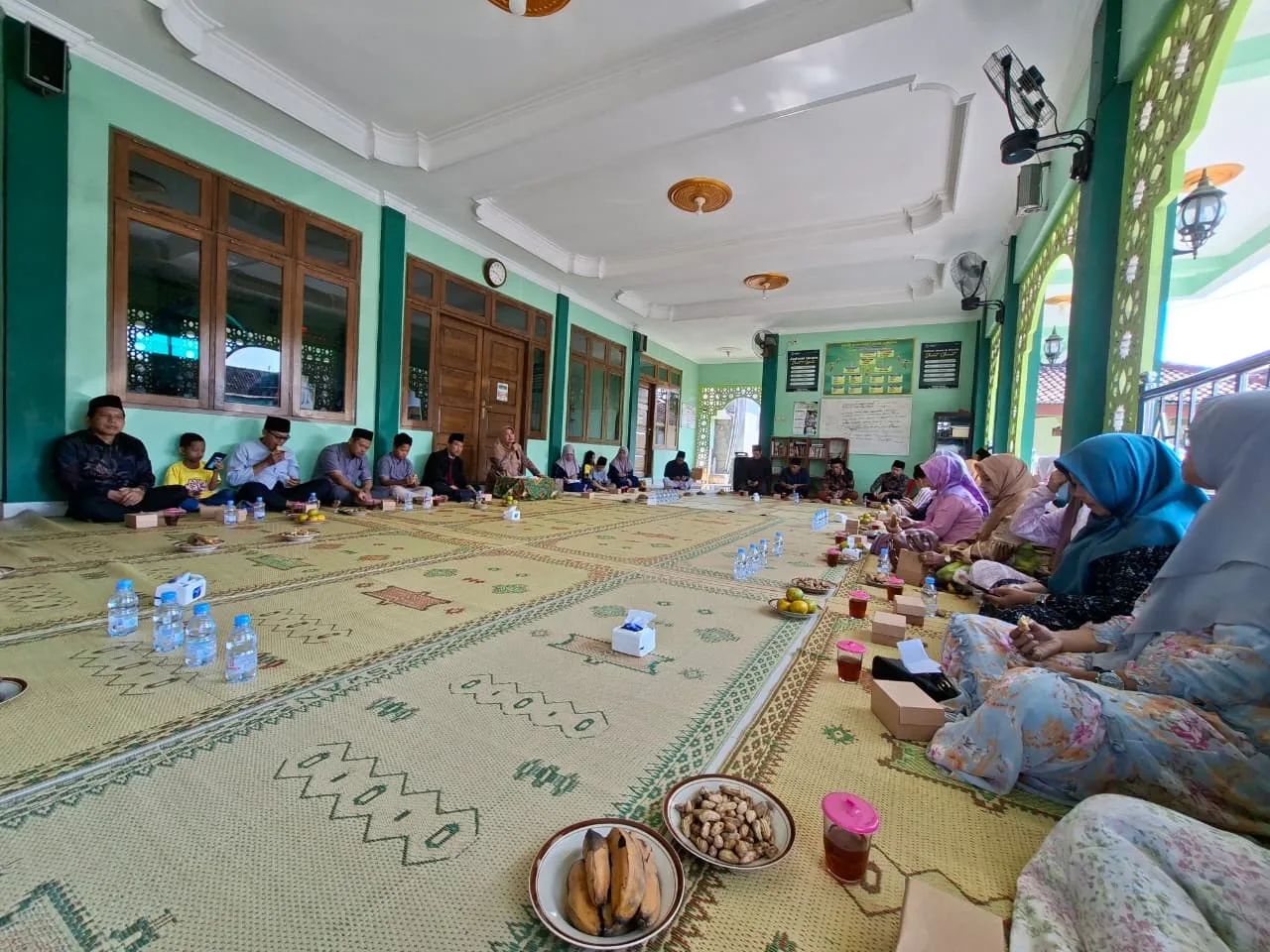 Bangun Silaturahmi Keluarga, Dharma Wanita Persatuan MTsN 9 Sleman Gelar Pengajian Rutin