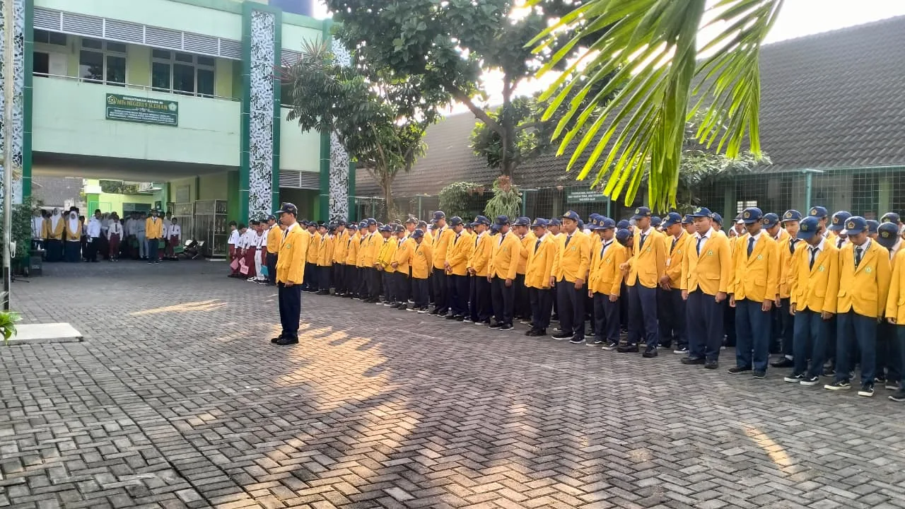 Kepala MTsN 9 Sleman Buka Kegiatan MATAMUDA 2026 dengan Pemakaian Id Card Secara Serentak