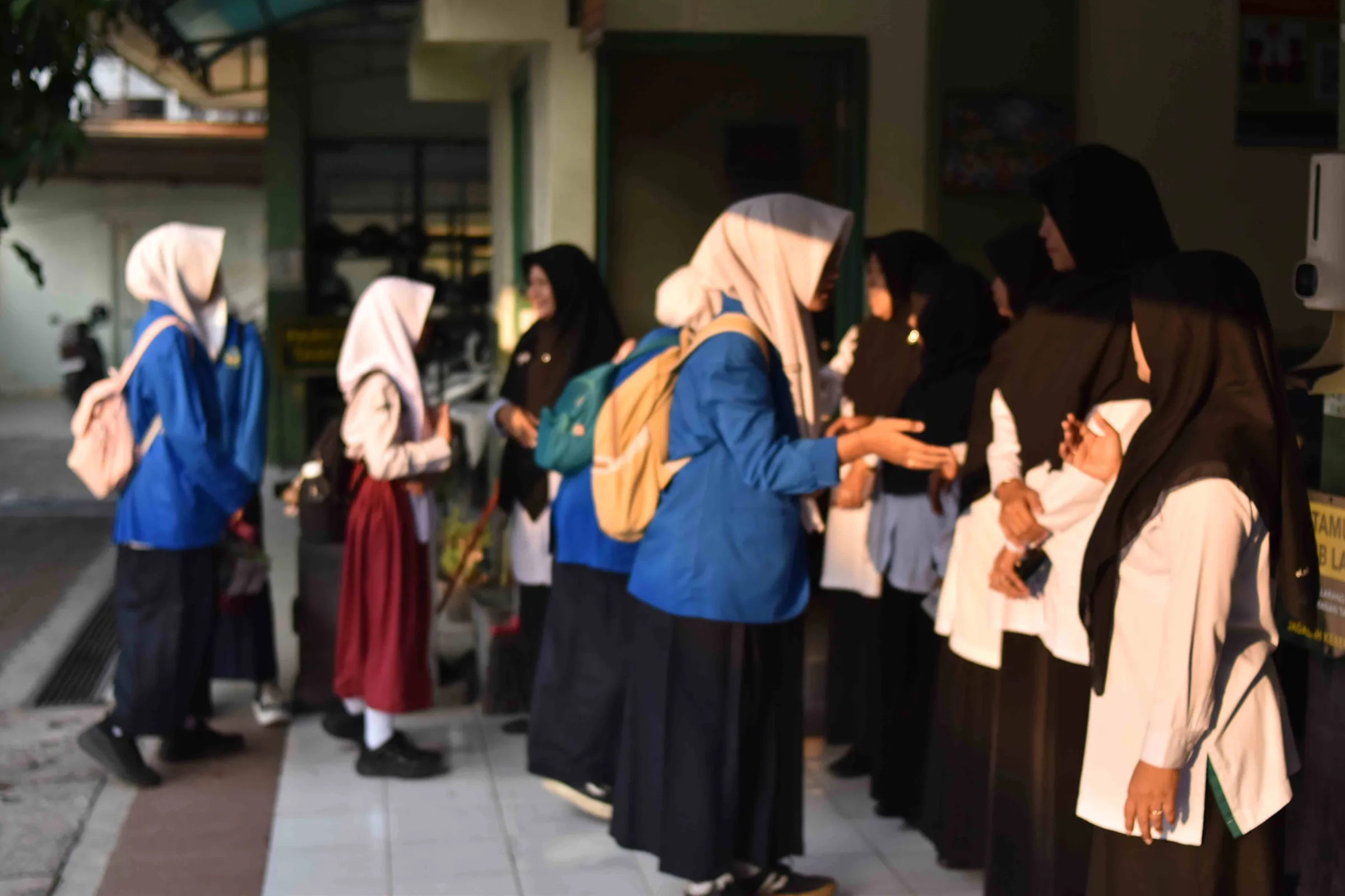 Senyum dan Sapa Guru Sambut Langkah Baru Siswa MTsN 8 Sleman TA 2026/2027