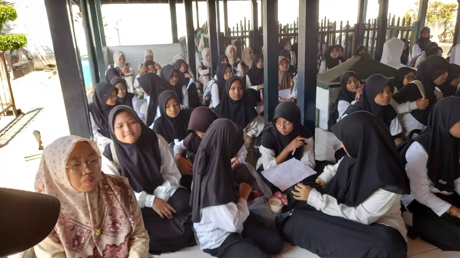 Kenalkan Sejarah, Murid Kelas 7 MTsN 3 Sleman Ikuti Outing Kelas di Masjid Sulthoni Wotgaleh