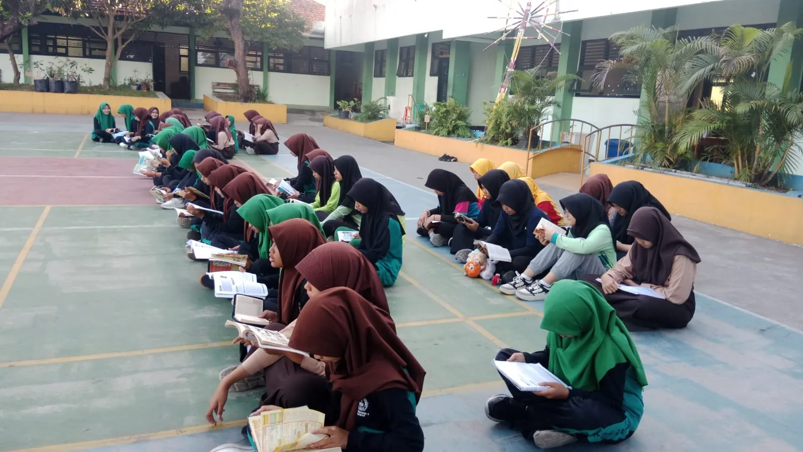 MTsN 3 Sleman Padukan Pembiasaan Salat Dhuha dengan Program Literasi Keputerian