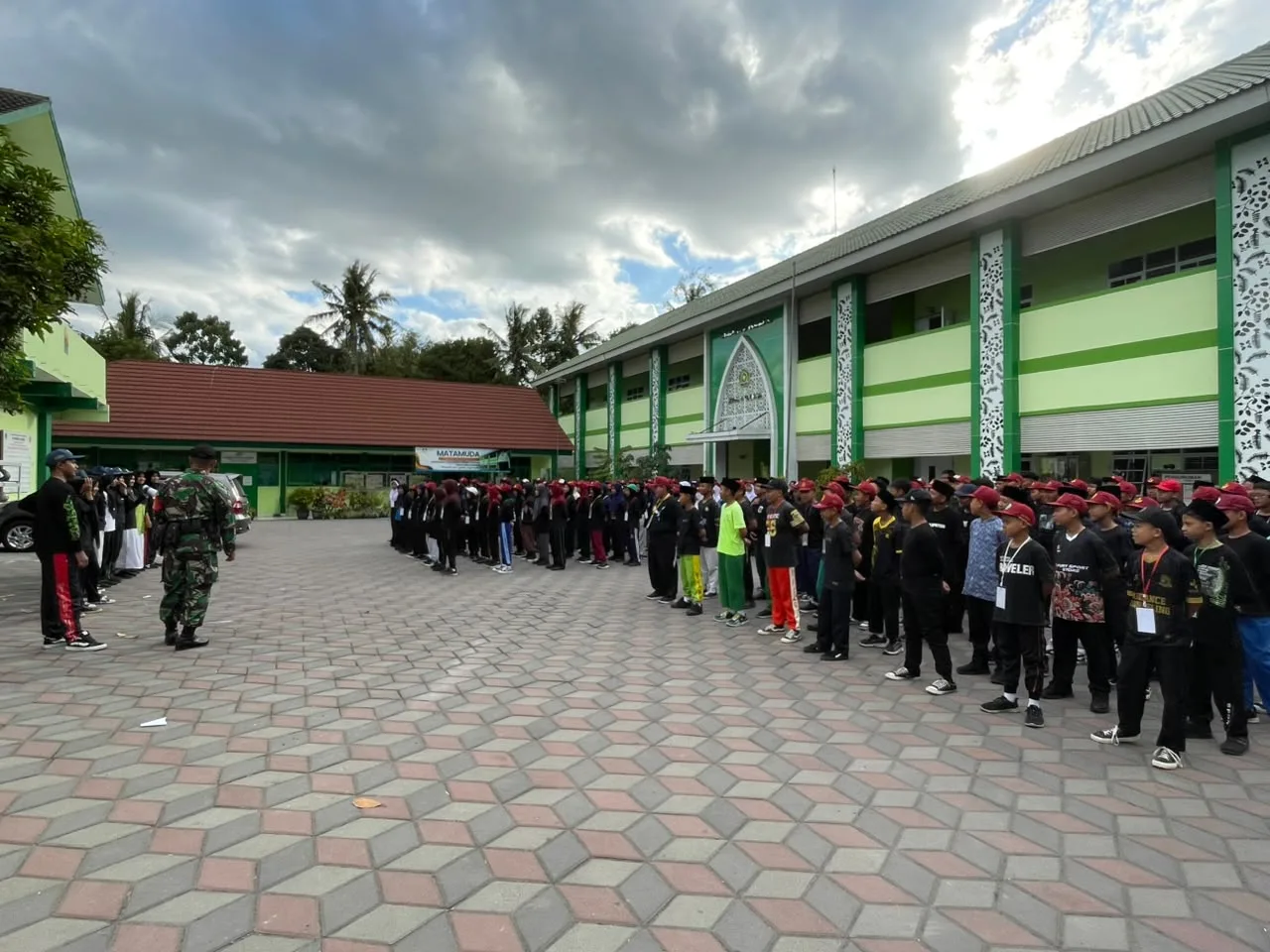 MTsN 4 Sleman Gelar Latihan Baris Berbaris Melatih Disiplin Murid Kelas VII