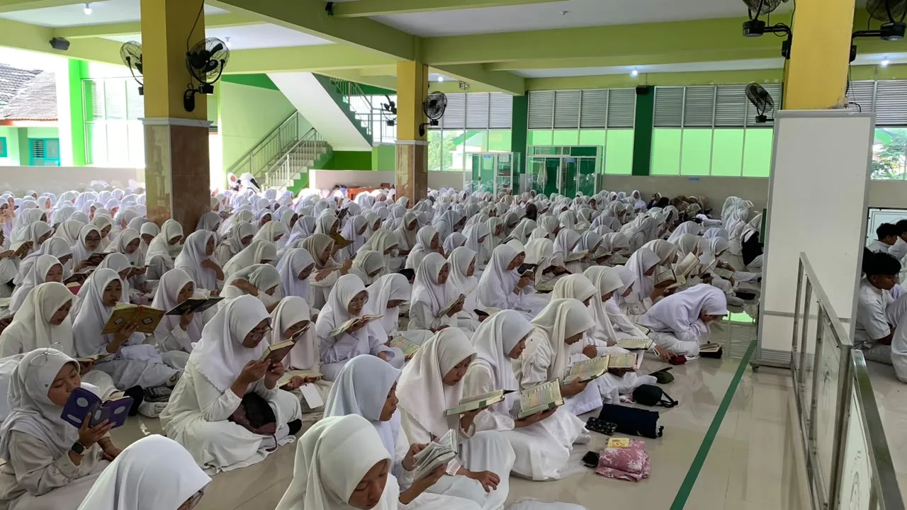 Sambut Milad ke-35, MAN 3 Sleman Gelar Muqoddaman dan Doa Khotmil Qur’an