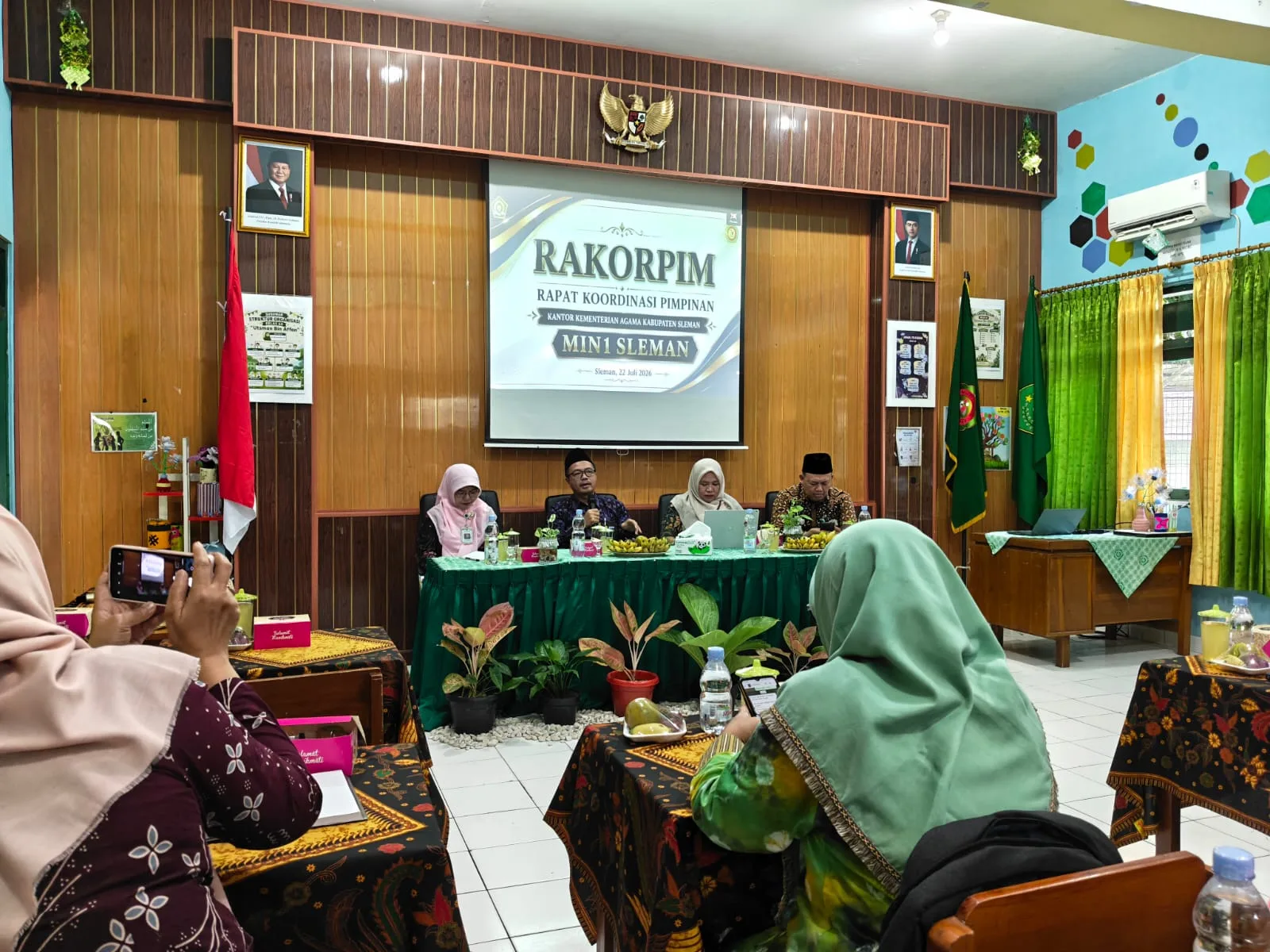 Tingkatkan Progam Kerja, Kepala MTsN 8 Sleman dan Kepala Tata Usaha Ikuti Rakorpim Madrasah
