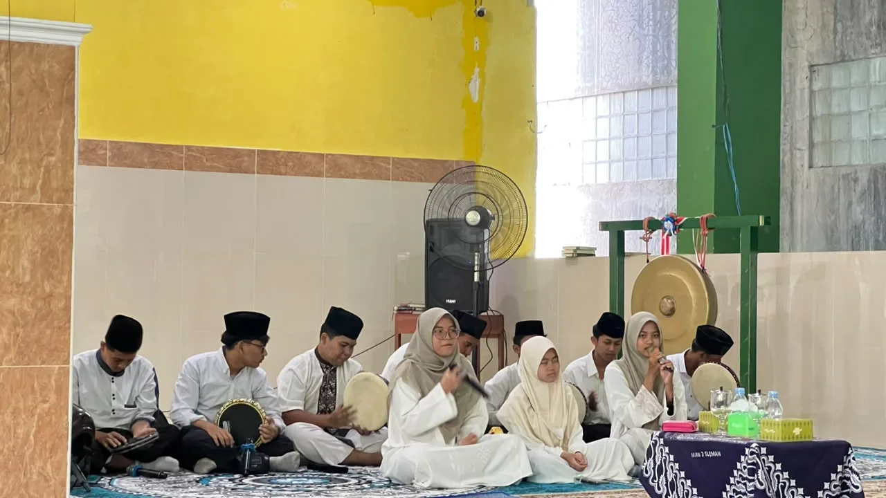 Hadroh Muntasyirul Ulum Semarakkan Milad MAN 3 Sleman