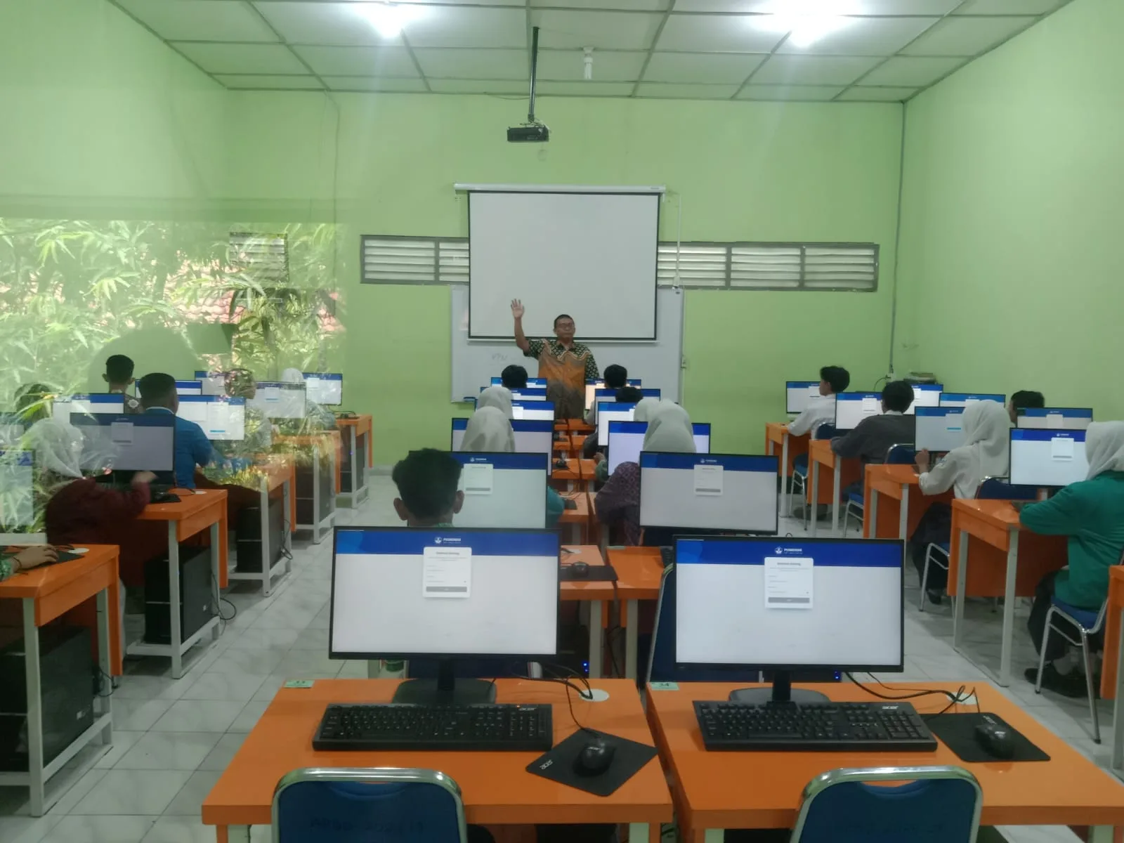 Zahra Nur Asysyfa Wakili MTsN 8 Sleman Ajang OSN Provinsi Bidang Matematika