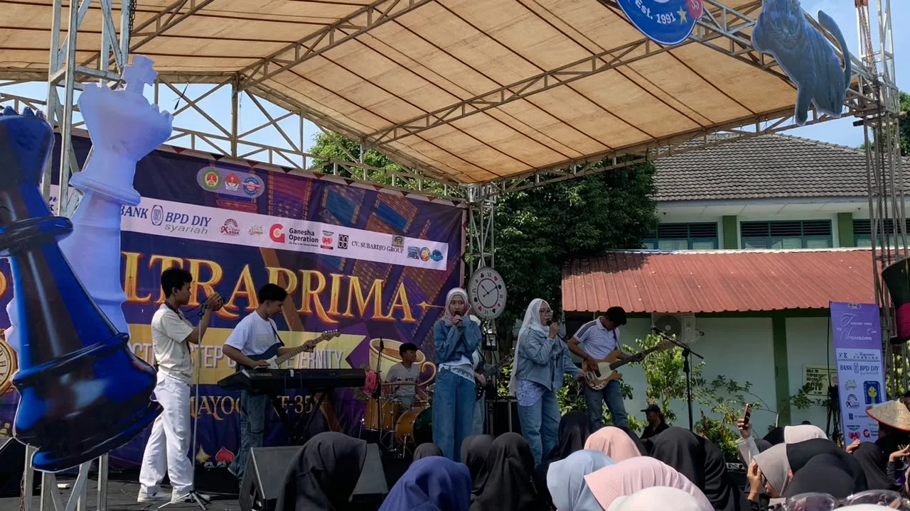 Tari Saman dan Alivera Band Semarakkan Panggung Milad MAN 3 Sleman