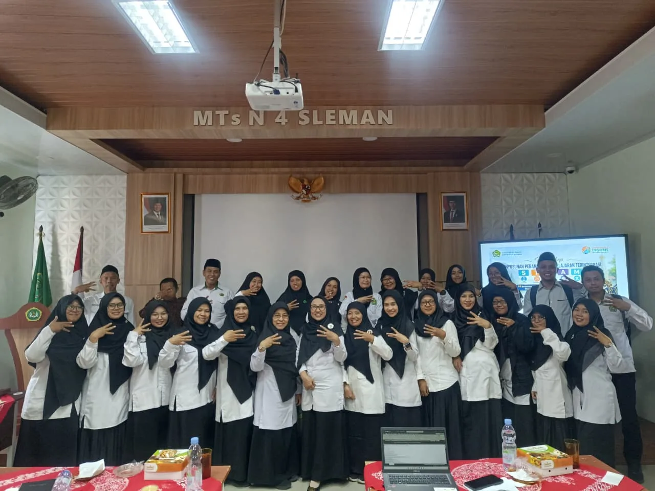 Guru Bahasa Inggris MTsN 8 Sleman Tingkatkan Kompetensi melalui Workshop Penyusunan Perangkat Pembelajaran Terintegrasi STEAM