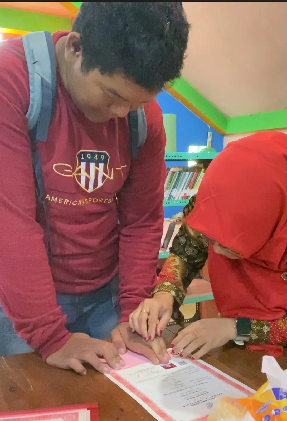 Cap Tiga Jari Murid Warnai Penyerahan Ijazah Alumni MAN 2 Sleman