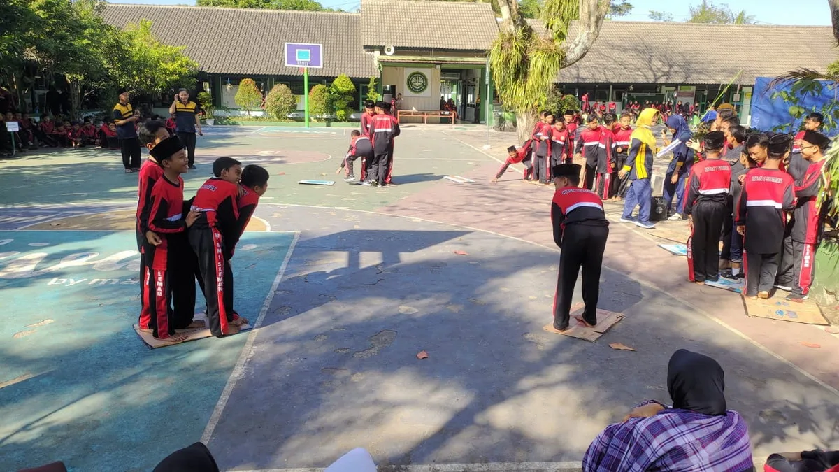 Lomba Beregu Antar Kelas Hari Kedua Warnai Peringatan Hari Kemerdekaan RI Ke-78 MTsN 1 Sleman