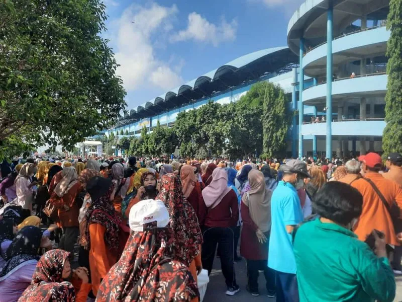 Bangun Kekompakan, Guru MTsN 8 Sleman IKuti Senam Masal PGRI