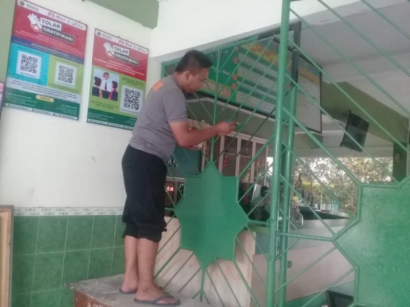Tarrraaaa, Cat Gerbang MTs N 8 Sleman Bersinar Lagi