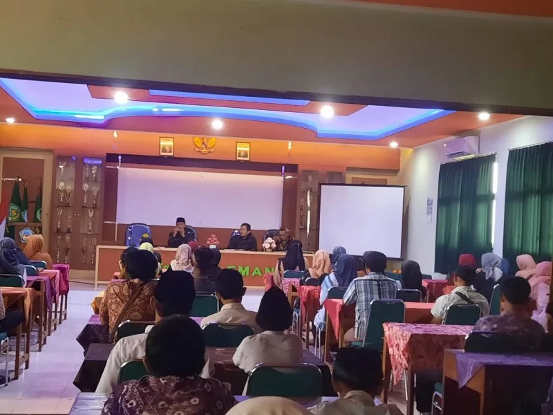 Sambutan Kepala MTsN 8 Sleman dalam Penerimaan Beasiswa Dikdas Tahun 2023