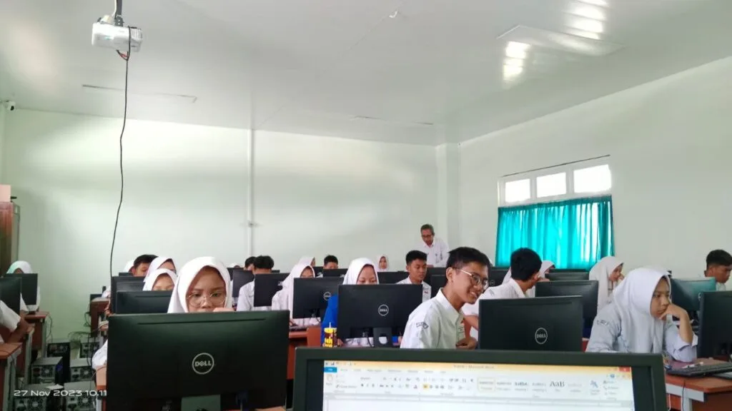 Pelaksanakan Penilaian Akhir Semester MTsN 5 Sleman Tahun Ajaran 2023/2024