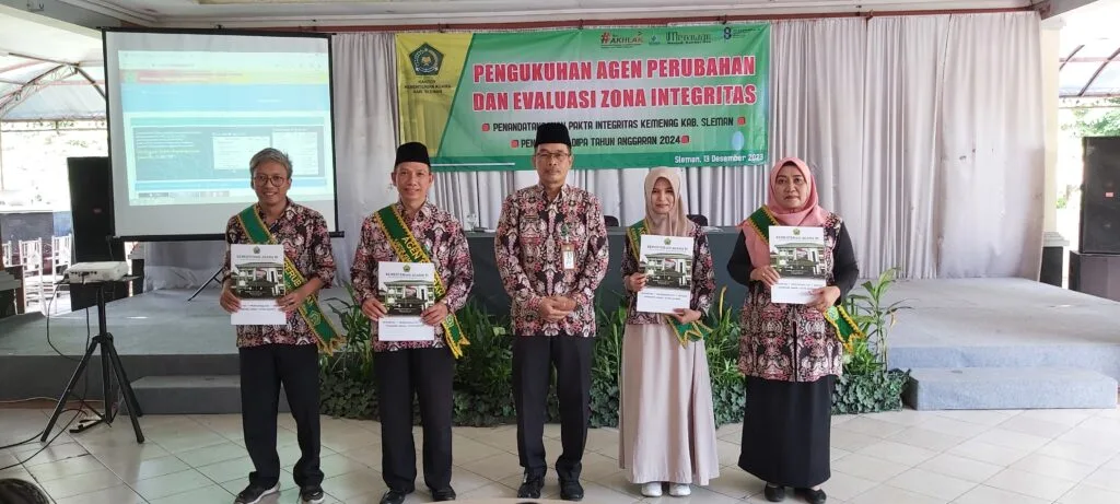 Kakan Kukuhkan Agen Perubahan dan Teken Pakta Integritas