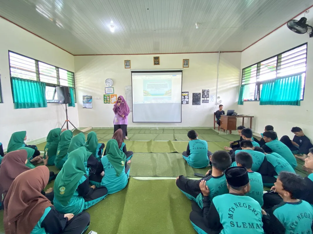 Disambut Antusias oleh Siswa, Guru MTsN 3 Sleman Diseminasikan Materi Kesehatan dan Kebersihan Menstruasi