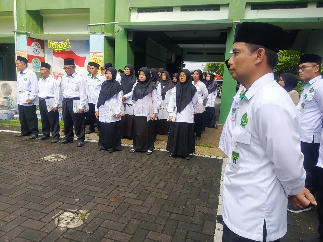 Apresiasi Kinerja Pegawai, 34 ASN Kemenag Sleman Terima SK Kenaikan Pangkat