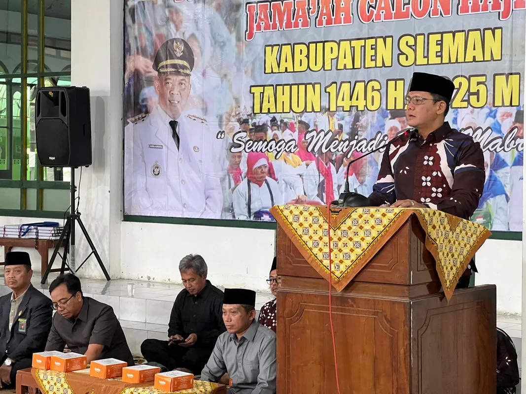 Pamitan dan Pemberangkatan Jemaah Calon Haji Kabupaten Sleman Tahun 2025 Berlangsung Khidmat