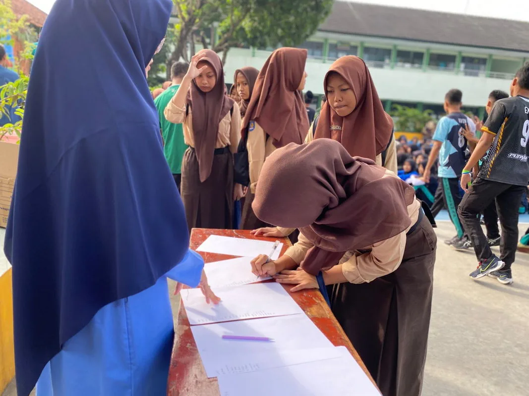 Perpisahan Haru dan Pembagian Buku Tahunan Siswa Kelas 9 MTsN 3 Sleman