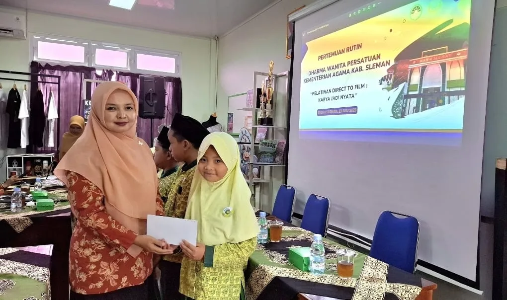 Tasyarufkan Infaq, 17 Siswa Madrasah Terima Beasiswa dari DWP Kemenag Sleman