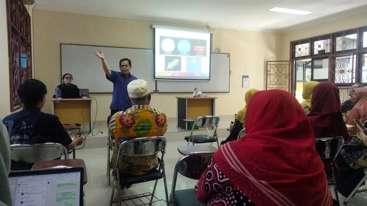 Bu Istiqomah, Guru MAN 5 Sleman Ikuti Pelatihan Deteksi Kanker dengan Spektrofotometri dan LED di UNY