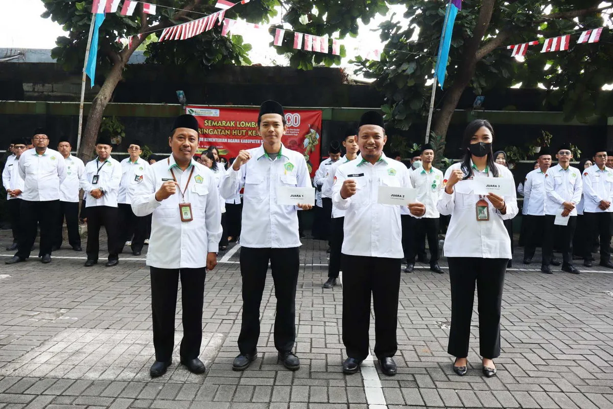 Apel Senin Kemenag Sleman: Penguatan Syukur, Layanan Inklusif, dan Pembagian Hadiah  HUT ke-80 RI