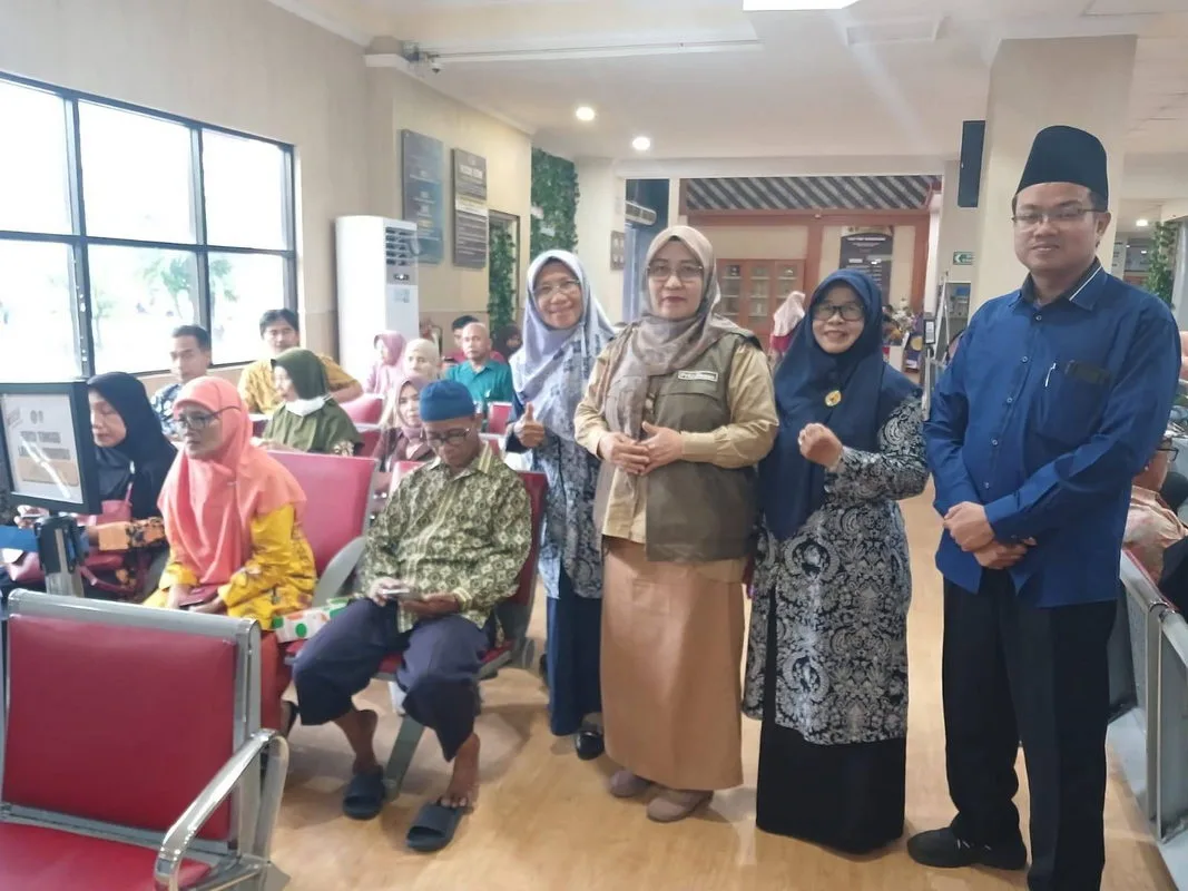 Percepat Visa Haji, Kasi PHU Dampingi Jamaah Urus Paspor